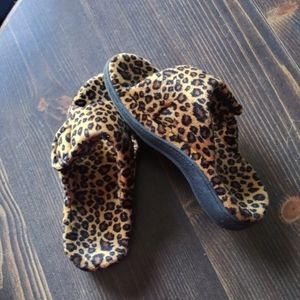 Vionic slip on shoes